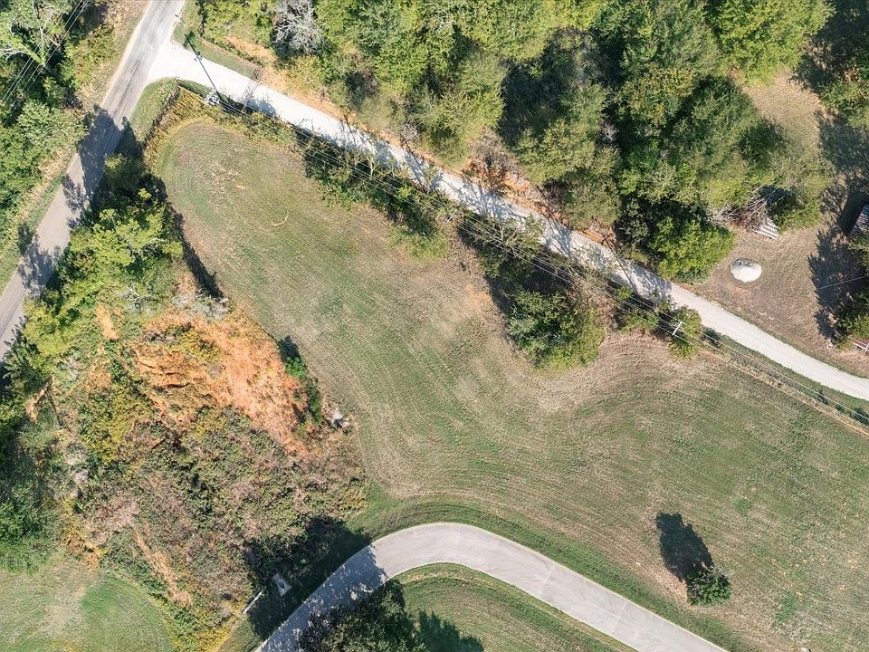 1st image of 28 Bay Creek Ln