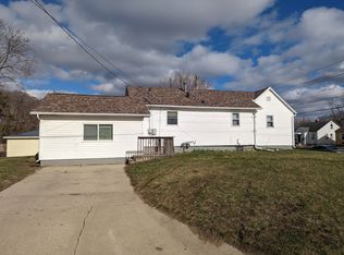 660 W Parker St, Waterloo, IA 50703