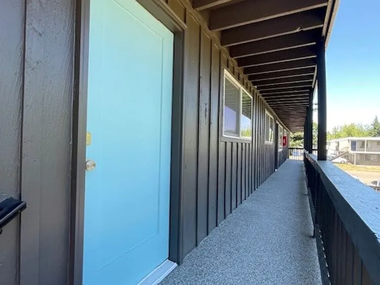 147 C Street — Photo 12