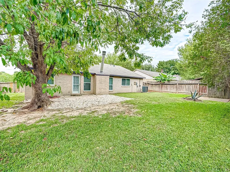 6802 Glenray Dr — Photo 36