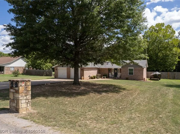 19090 Maple St, Spiro, OK 74959