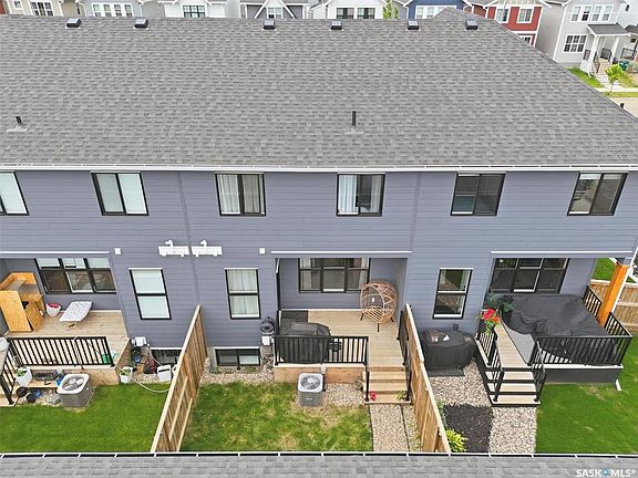 3rd image of 149 Rosewood BOULEVARD E