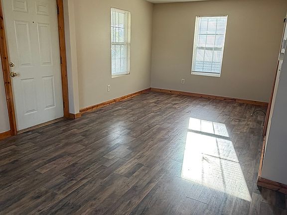 2nd image of 121 E Maple St
