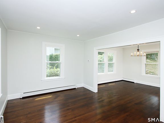 5th image of 217 Ledgeside Avenue