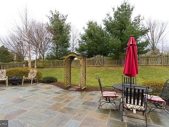 4th image of 6443 Whites Mill Ln