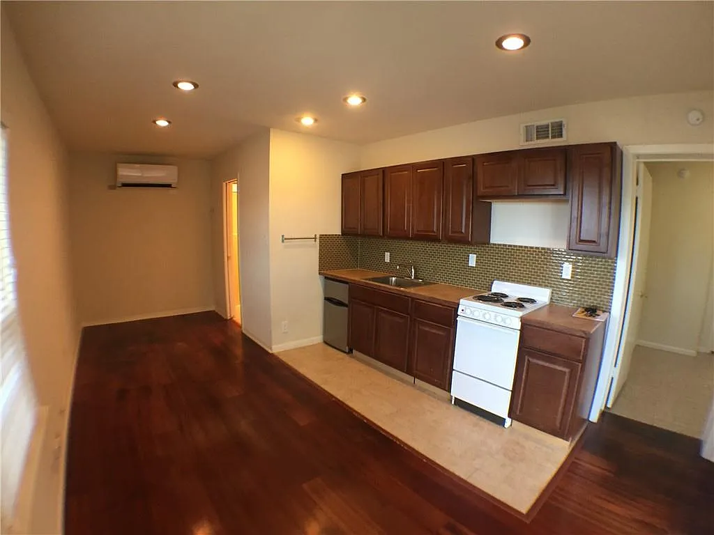 Building Photo - 2703 Swisher St #100A