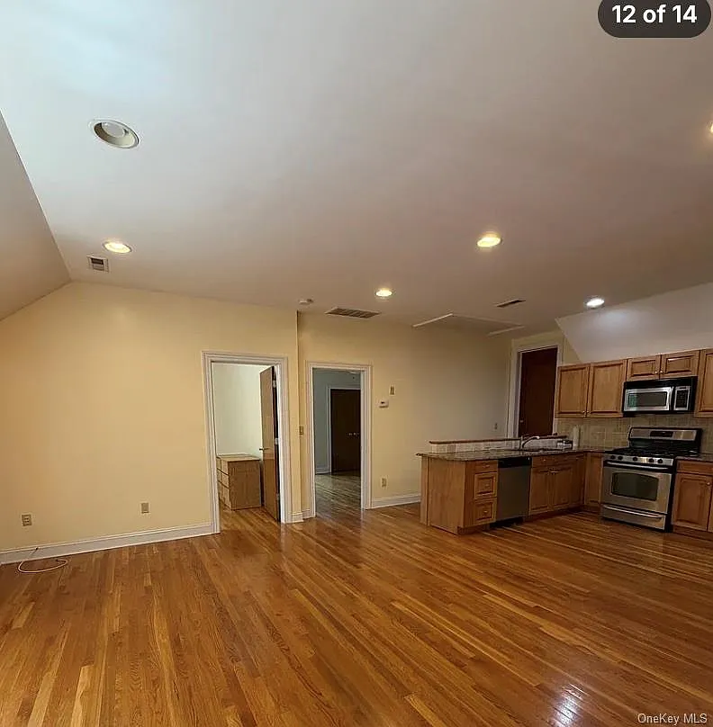 2 bed, 1.0 bath, 1000 sqft, $3,550 — Photo 2