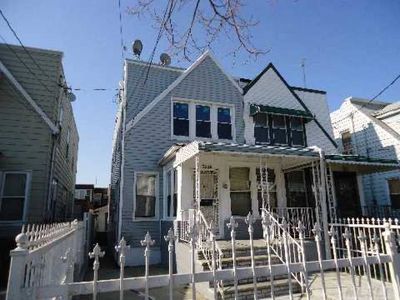 2526 Humphrey St, Flushing, NY, 11369