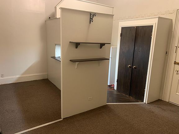 3rd image of 401 W Jackson St #3