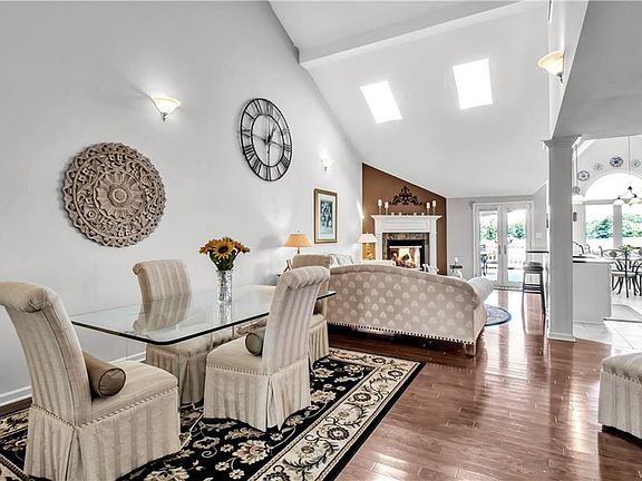5th image of 309 White Oak Ln