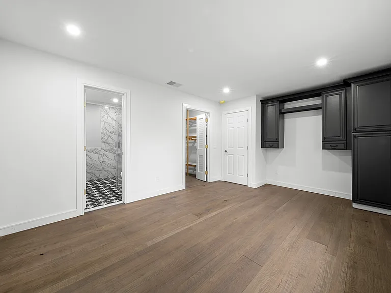 257 Southlawn Ave — Photo 22