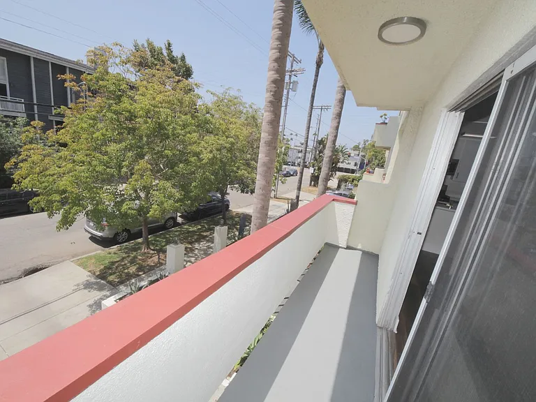 10615 Rose Ave — Photo 21