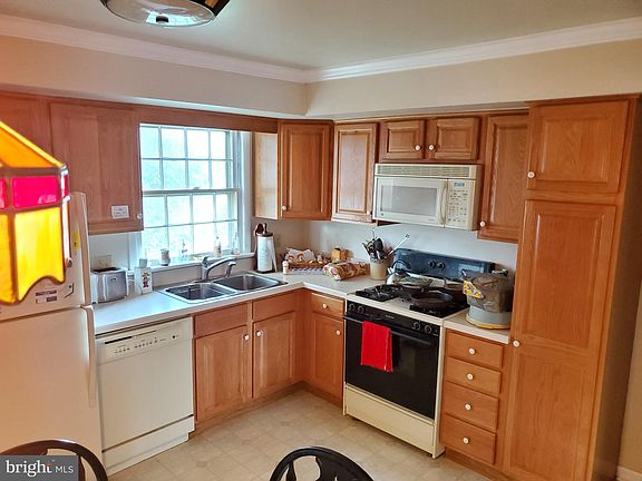 4th image of 517 W 2nd Ave