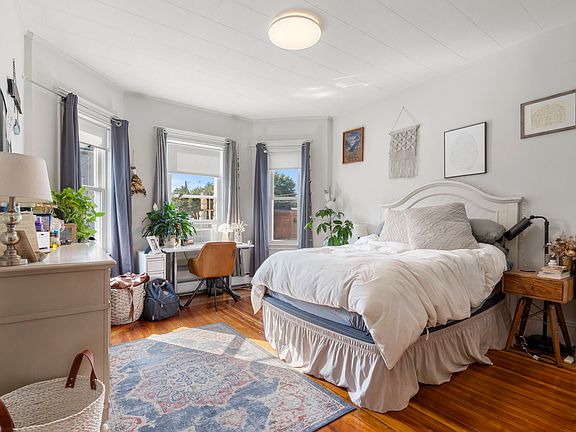 5th image of 3 1/2 Essex St #1