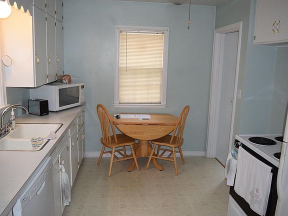 4th image of 616 SW Southlawn Cir