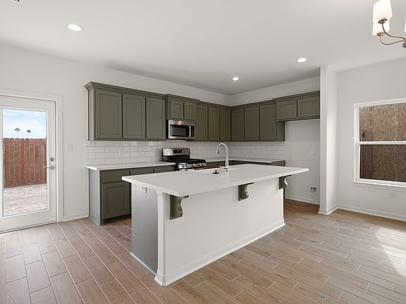 2nd image of 715 S Templo Dorado