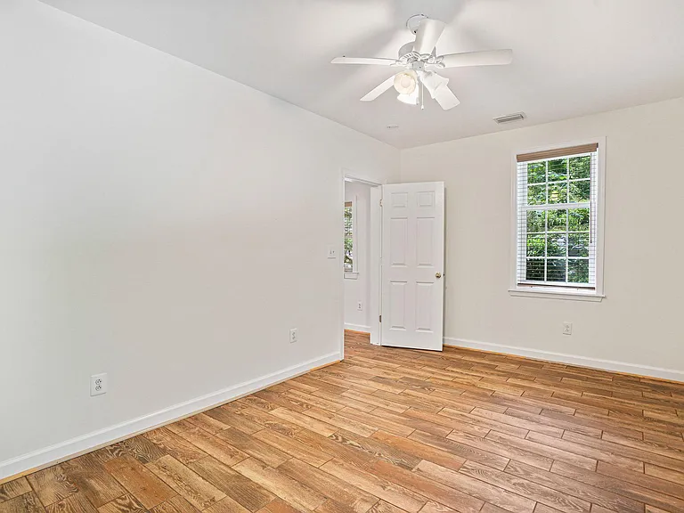 7712 Dolly Dr — Photo 32