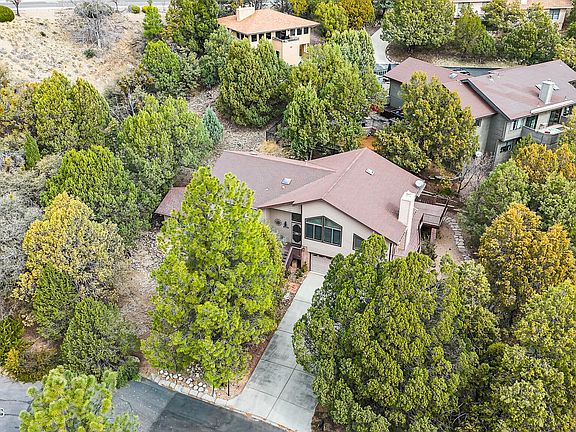 3rd image of 100 Lark Ln