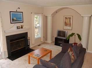 8813 Swallow Ct, Gaithersburg, MD 20879