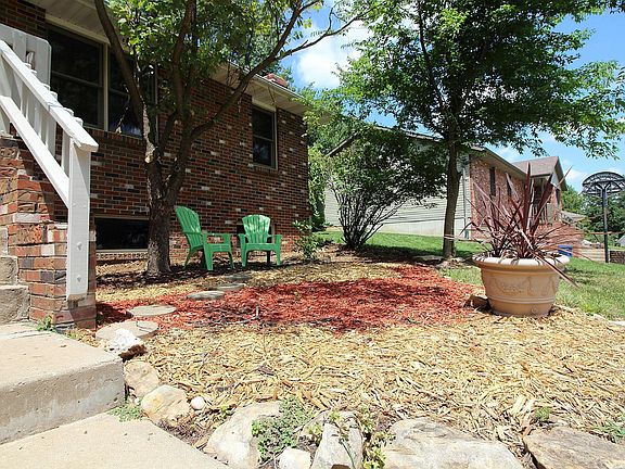 2nd image of 809 Troy Dr
