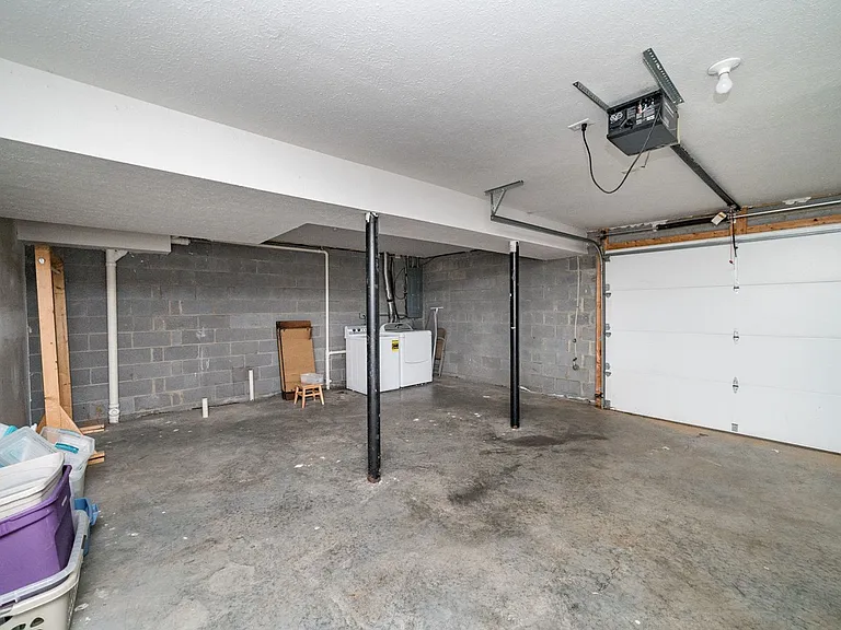 72 Viking Dr — Photo 53
