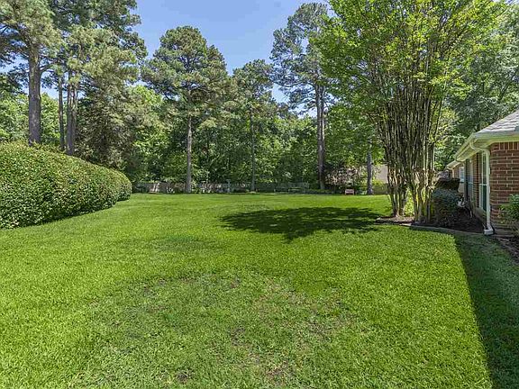 3rd image of 24 Tallwood Ln