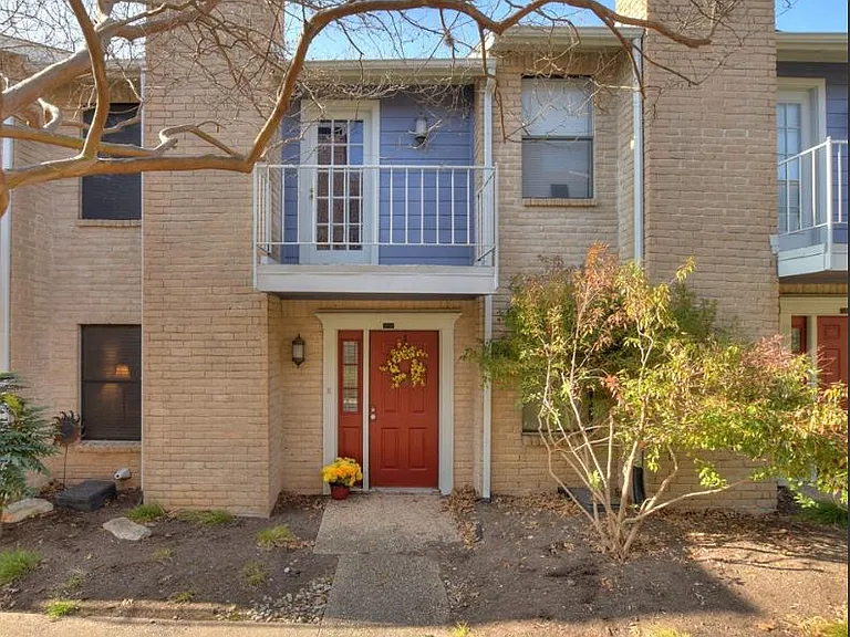 800 Banister Ln — Photo 1