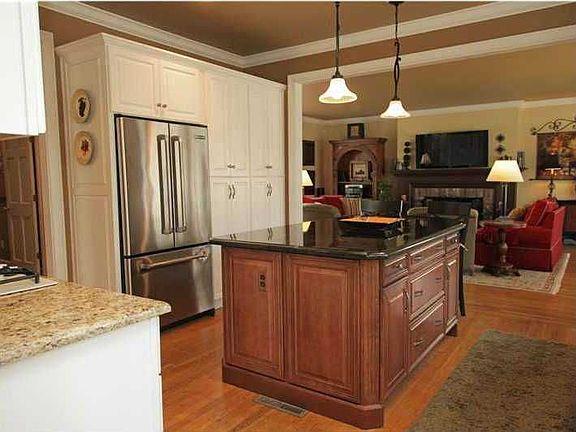 Kitchen With Island