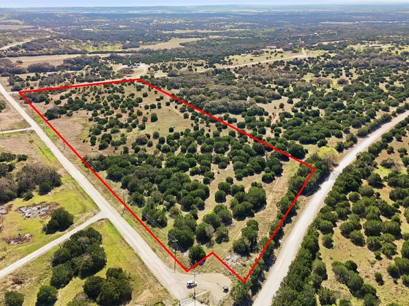 300 W Oak Ave, Comanche, TX 76442