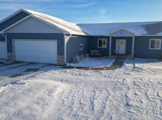 302 Tulip Ln, Yankton, SD 57078