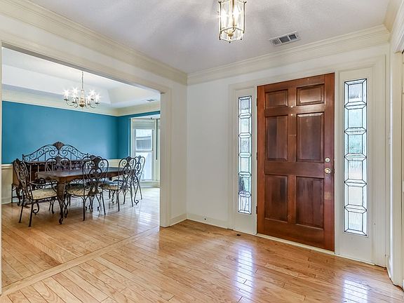 3rd image of 4 Hazel Glen Ln
