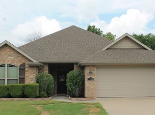 2864 Vanike Dr, Fayetteville, AR 72704