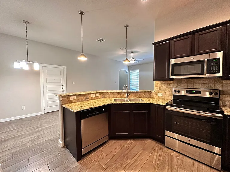 371 Creekside Curv — Photo 9