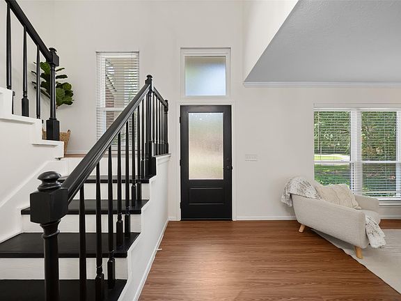 5th image of 3 E Stony Bridge Cir
