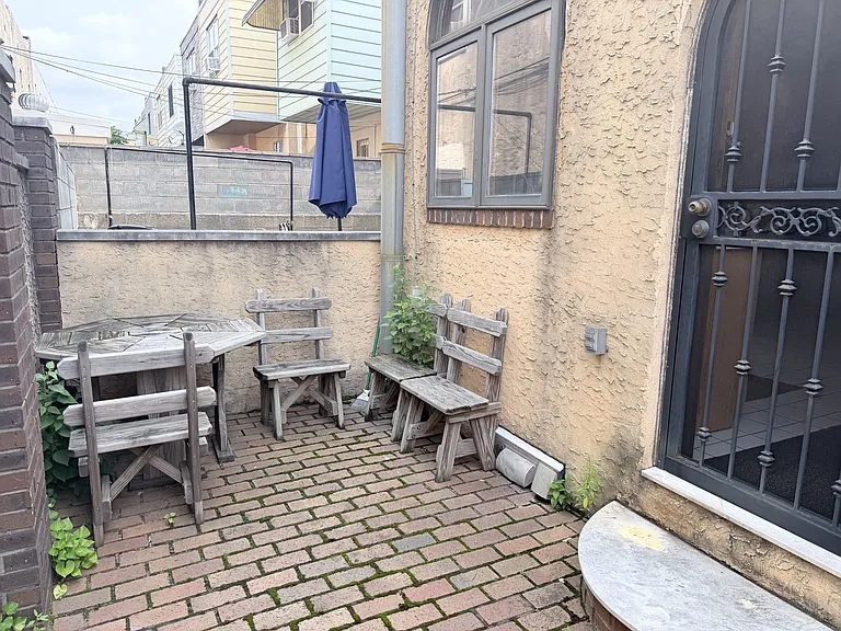 2336 S 10th St — Photo 5