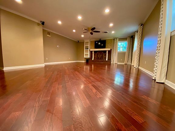 5th image of 130 Lynn Dr