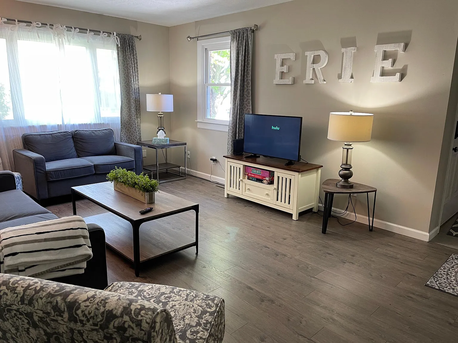 3 bed, 1300 sqft, $1,800 — Photo 3