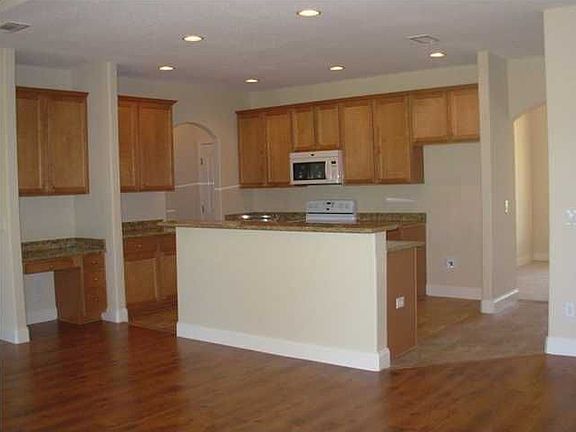3rd image of 8285 Woodside Ln