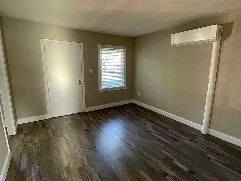 825 & 827 Burkett Ave #825 — Photo 12