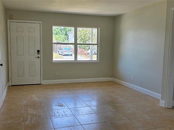 3rd image of 260 Pine Tree Dr