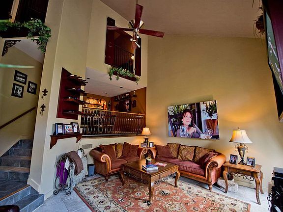 4th image of 8017 Gladys Ave