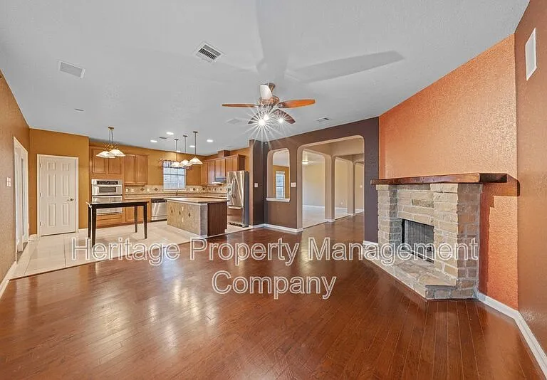 141 Springtree Blf — Photo 11