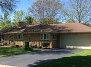 620 Oak Knolls Ave N, Rockford, IL 61107