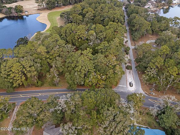 3rd image of 8 Shoreline Dr W Lot 8