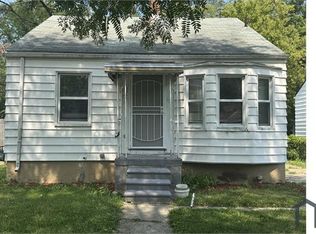 18941 Elkhart St, Harper Woods, MI 48225
