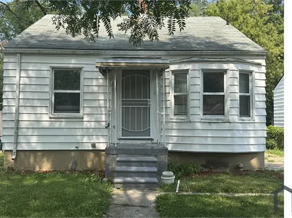 18941 Elkhart St, Harper Woods, MI 48225