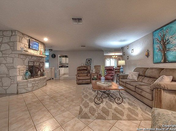 4th image of 2110 W Bluff Dr