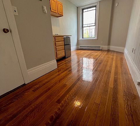 5th image of 505 Beacon St #918f12d96