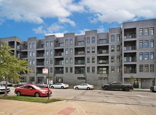 825 E 61st St #404, Chicago, IL 60637
