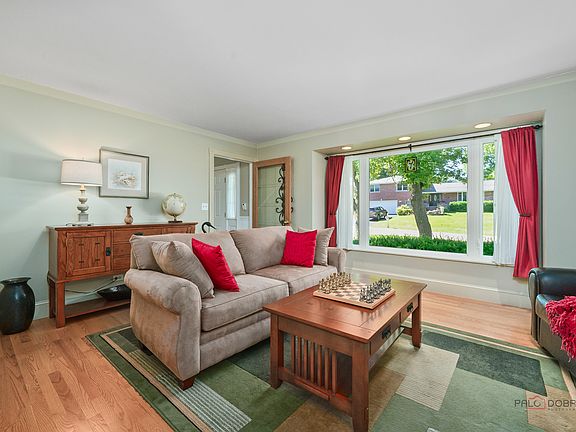 4th image of 913 W Talbot Ave